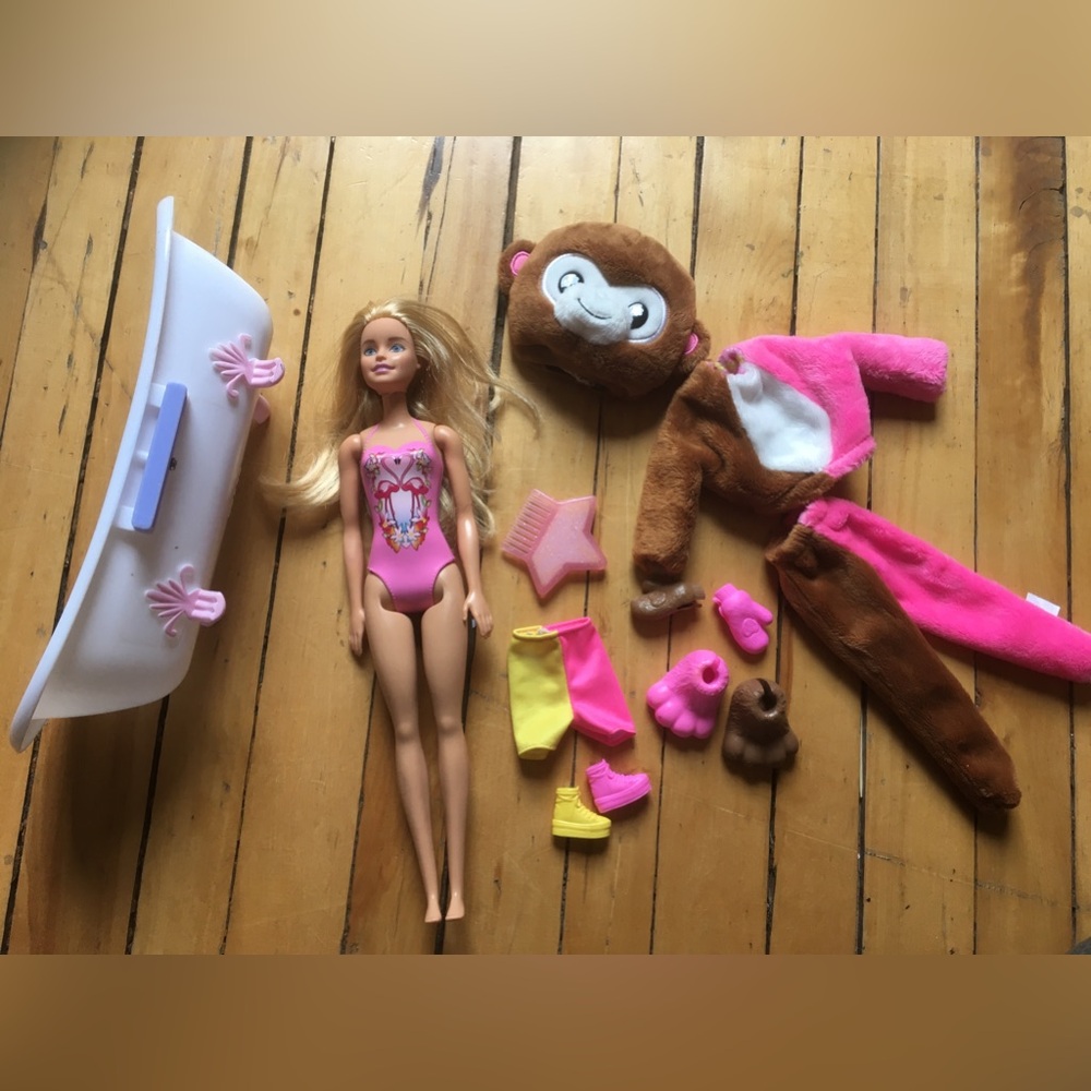 Barbie doll with Bathtub and Cutie Reveal clothes